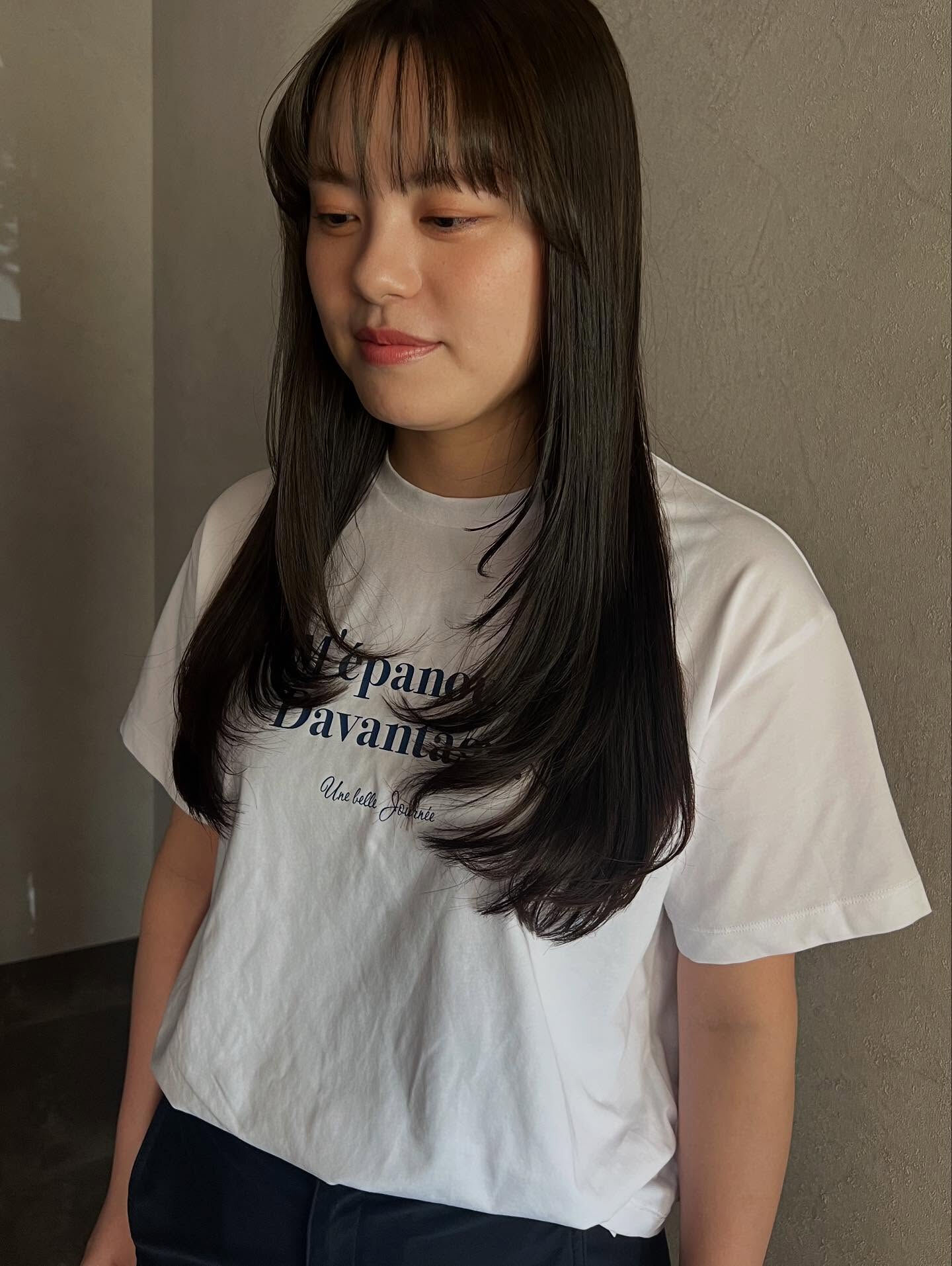 レイヤーカットとオリーブベージュ. 